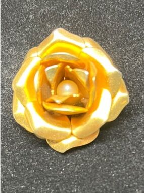 Gold Floral Pearl Brooch - Elegant Women’s Jewelry